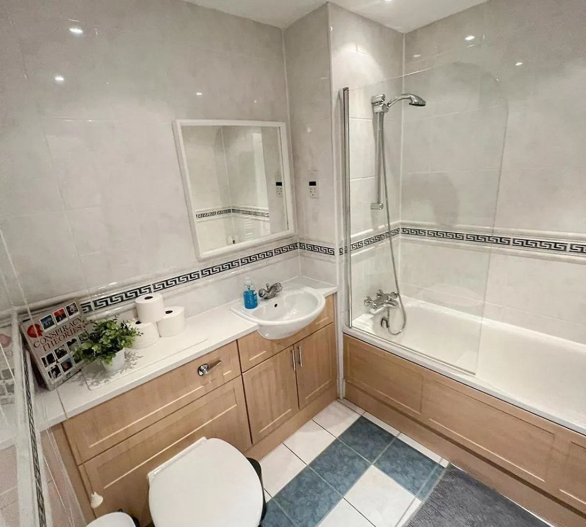 3 Bedroom Flat With Free Secured Parking In Borough Near The Shard, Bermondsey London