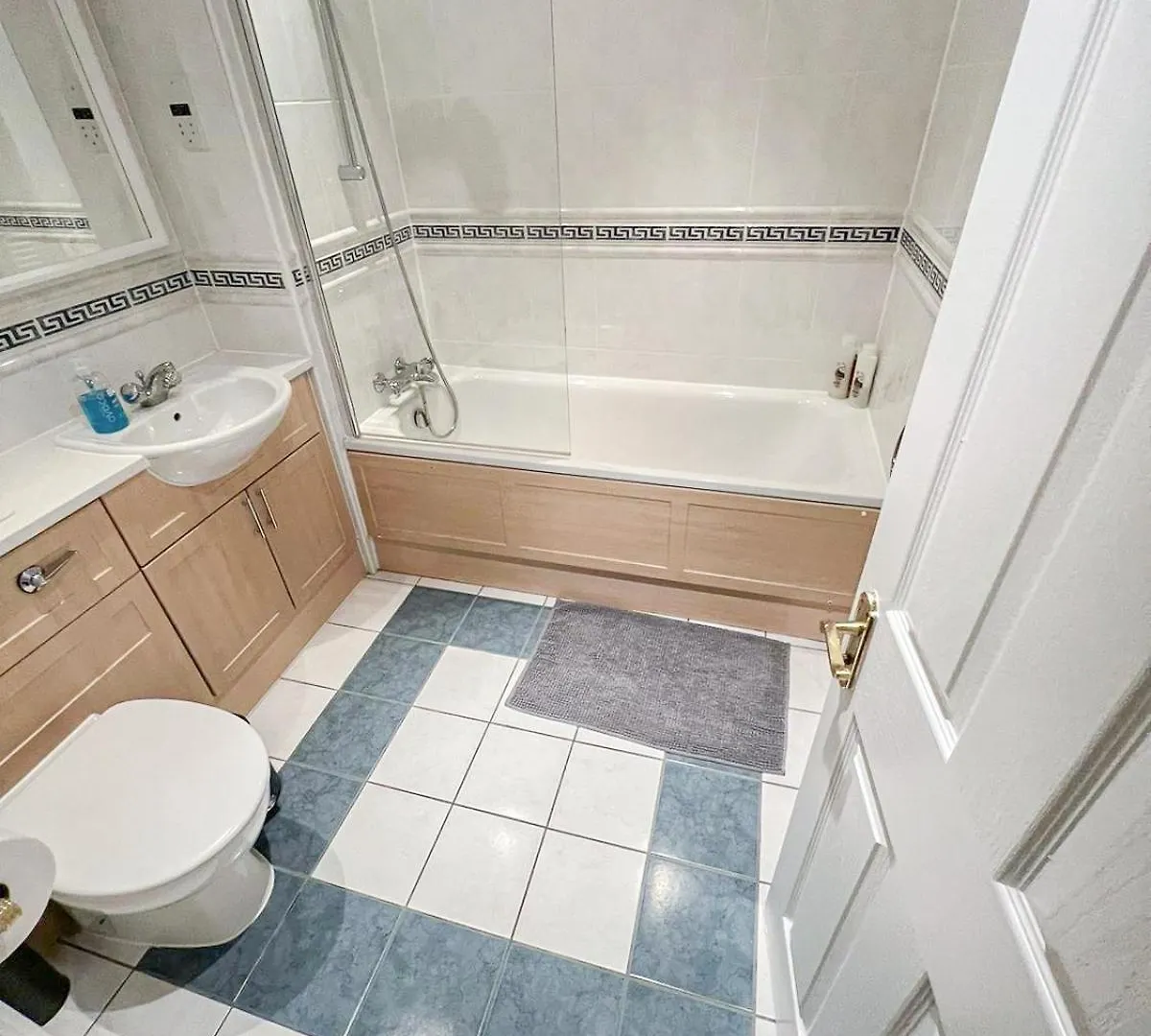 3 Bedroom Flat With Free Secured Parking In Borough Near The Shard, Bermondsey London