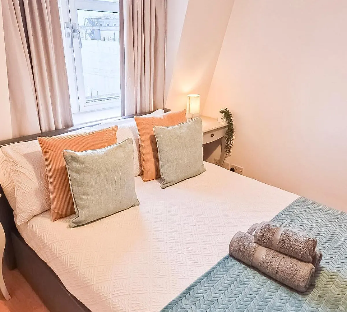 3 Bedroom Flat With Free Secured Parking In Borough Near The Shard, Bermondsey London United Kingdom