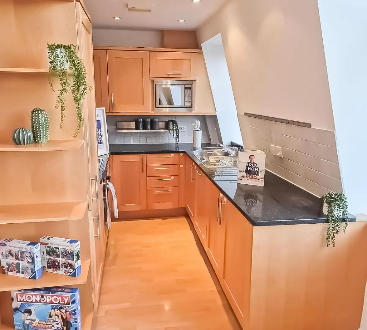 3 Bedroom Flat With Free Secured Parking In Borough Near The Shard, Bermondsey London Apartment