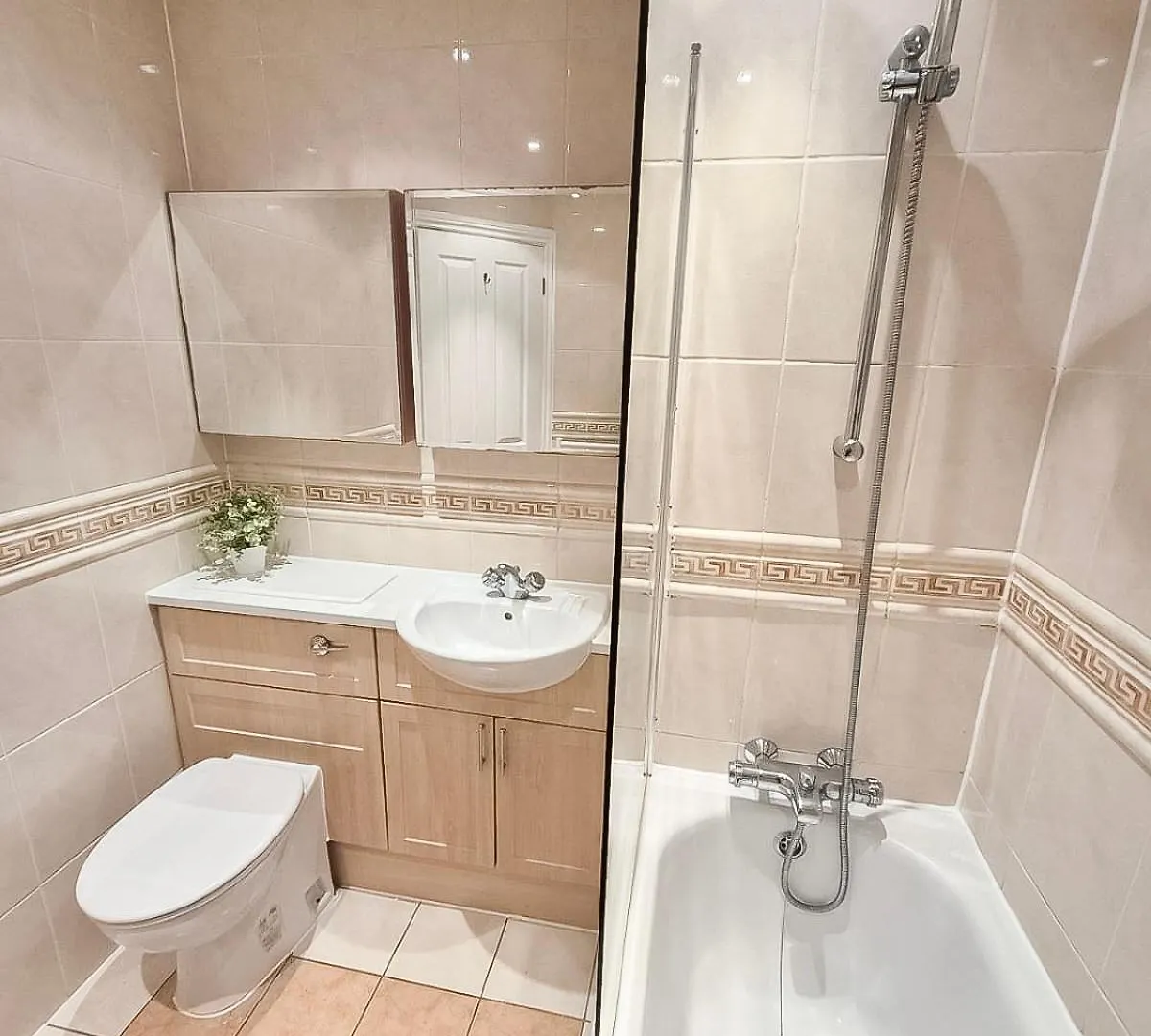 3 Bedroom Flat With Free Secured Parking In Borough Near The Shard, Bermondsey London 0*,  United Kingdom
