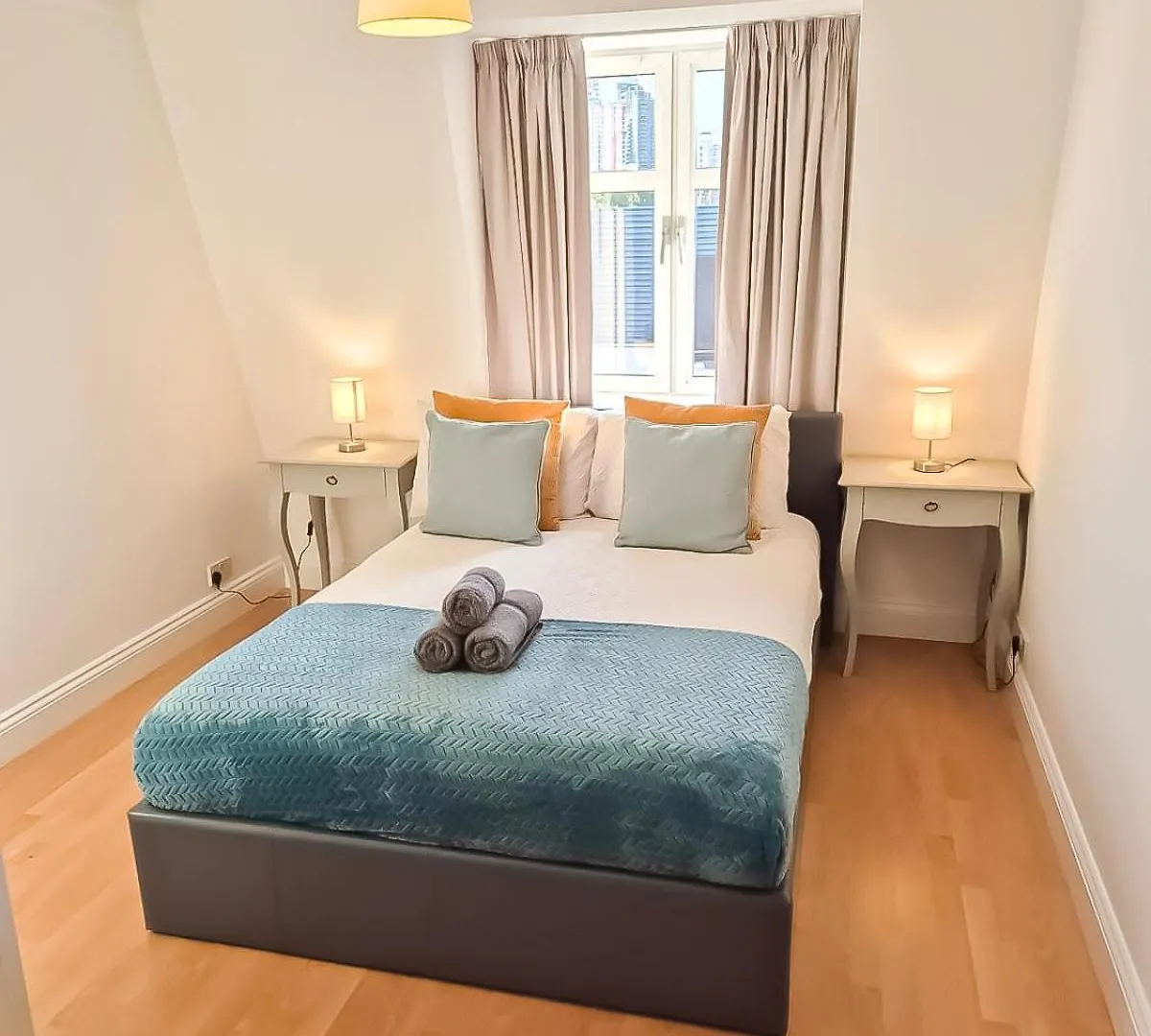 Apartment 3 Bedroom Flat With Free Secured Parking In Borough Near The Shard, Bermondsey London United Kingdom