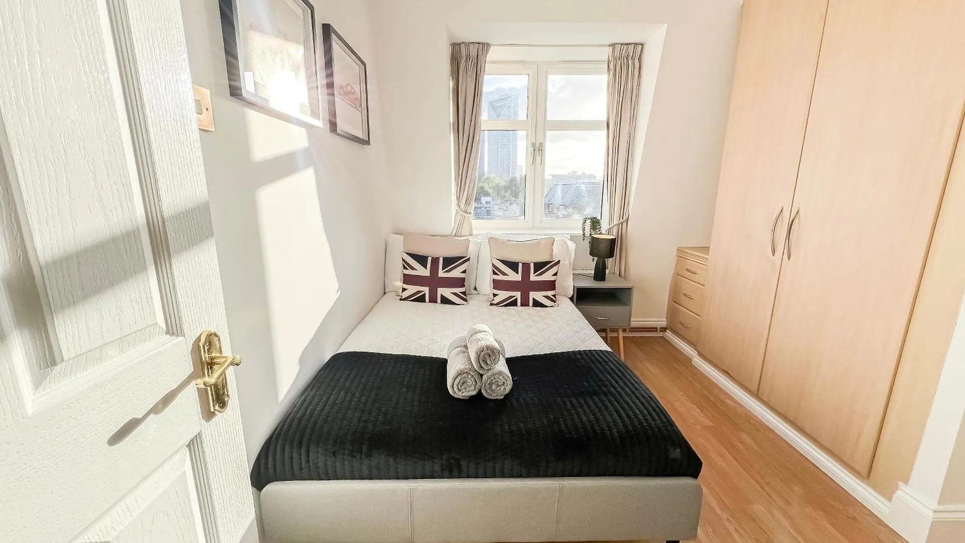 Apartment 3 Bedroom Flat With Free Secured Parking In Borough Near The Shard, Bermondsey London